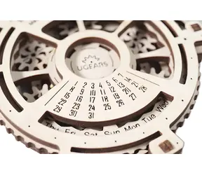 Ugears 3D-Holzpuzzle Kalender / ab 8 Jahren / 32 Teile / Schwierigkeitsgrad: leicht