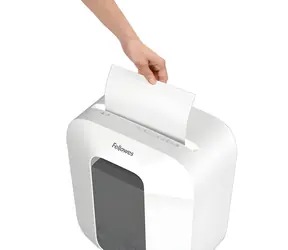 Fellowes LX 25 weiß / Aktenvernichter / 6 Blatt / Kreuzschnitt 4×37 mm / Auffangkorb 11,5 l