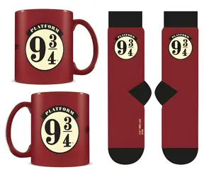 Harry Potter Pyramiden-Geschenkset (9 3/4) / Geschenkset / Tasse 315 ml / Socken 41-45