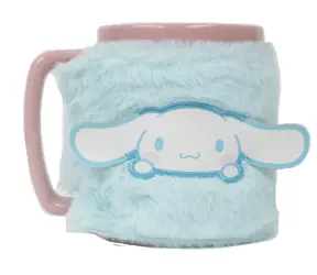 PYRAMID Cinnamoroll-Tasse / mit Plüschbezug / Keramik / Lizenzdesign