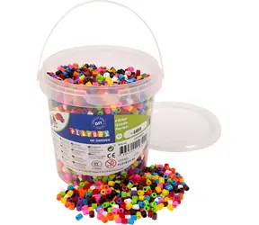 PLAYBOX Aufbügelbare Perlen in einem Eimer mit Grundfarben / 5000 Stück.