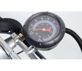 Compass Fußpumpe mit Manometer, Doppelkolben, TÜV/GS / 2x Kolben 50x120 mm / Ganzmetallkonstruktion