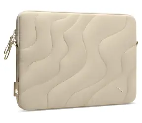 tomtoc Terra-A27 sandfarbene Laptoptasche für 14-Zoll-Laptops aus recyceltem Nylon mit CornerArmor-Verschluss