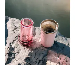 AeroPress Go PLUS pink / Manuelle Kaffeemaschine / Thermosbecher 475 ml / Gemahlener Kaffee