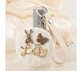 Sparkys Hase im Bett, naturfarben / Taschenspiegel / Tweed mit Perlmutt / 18,5 x 10 cm