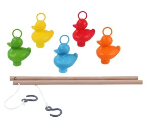 2KIDS TOYS Angelspiel Bunte Enten / Holz und Kunststoff / 7 Teile / ab 1,5 Jahren