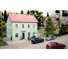 Piko 61836 Polizeistation / 194x160x120 mm / ab 14 Jahren