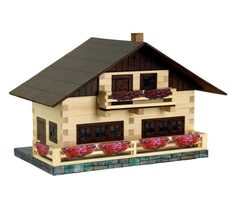 Walachia Holzklebebausatz Alpenhaus / ab 8 Jahren / 195 Teile / Schwierigkeit: mittel