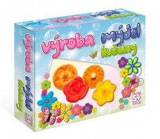Kinder machen Seifenblumen / ab 5 Jahren