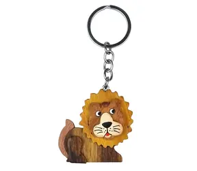 2Kids Toys Großer hölzerner Schlüsselanhänger Löwe liegend / ab 3 Jahren