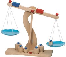 GOKI Kinderwaage mit Metallschalen / ab 3 Jahren
