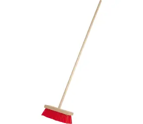 GOKI Kinderbesen mit roten Borsten 65cm / ab 3 Jahren