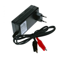 Avacom Ladegerät WILSTAR 12V 1,8A für Blei AGM & GEL Batterien (7 - 23Ah)