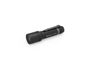 SolidLine ST7R schwarz / Taschenlampe / 1000 lm / Reichweite bis zu 300 m / 2500 mAh / IP54