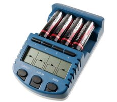 TechnoLine BC 1000 N / Akkuladegerät / 4 Steckplätze / NiCd & NiMH / AA & AAA