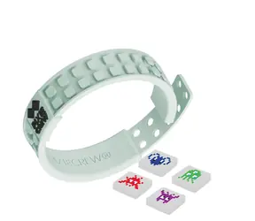 PIXIE CREW Space Invaders Kreatives Themenarmband / LEUCHT IM DUNKEL / ab 6 Jahren