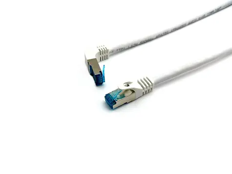 Equip Cat6a S/FTP 0,5 m weiß, gebogener Stecker / Patchkabel / RJ-45 gerade gebogen / LSZH / PoE+