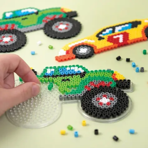 PLAYBOX Aufbügelbare Perlen Autos / 2000 Stück.