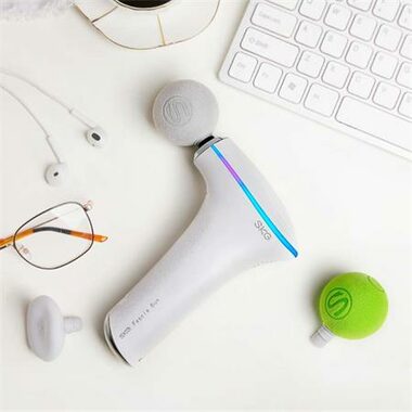 SKG F5-EN weiß / Massagepistole / 3 Intensitätsstufen / austauschbare Köpfe / 1800mAh