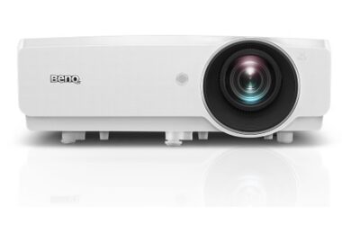 BenQ SH753+ weiß / DLP / FHD / 5000ANSI / 13000:1 / HDMI / VGA / LAN / Lautsprecher 10W 