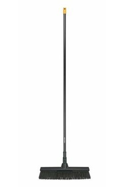 Fiskars SOLID Universalbesen L / Breite: 480 mm / Länge: 1720 mm / Höhe 125 mm
