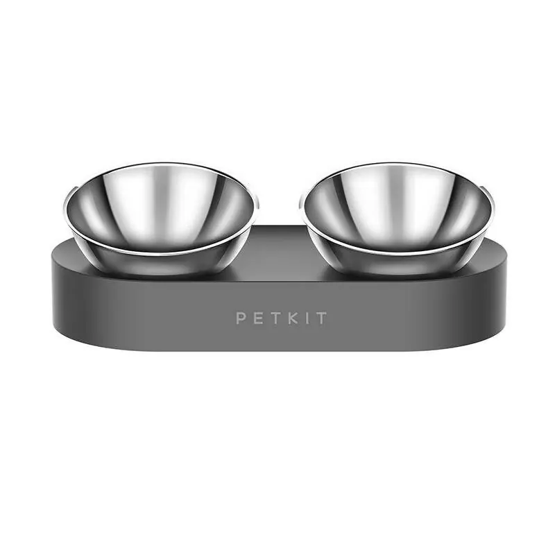 Futternäpfe und Katzentoiletten