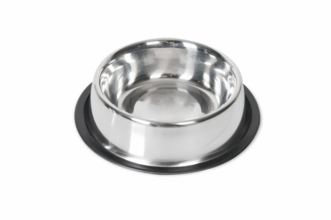 Futternäpfe und Katzentoiletten