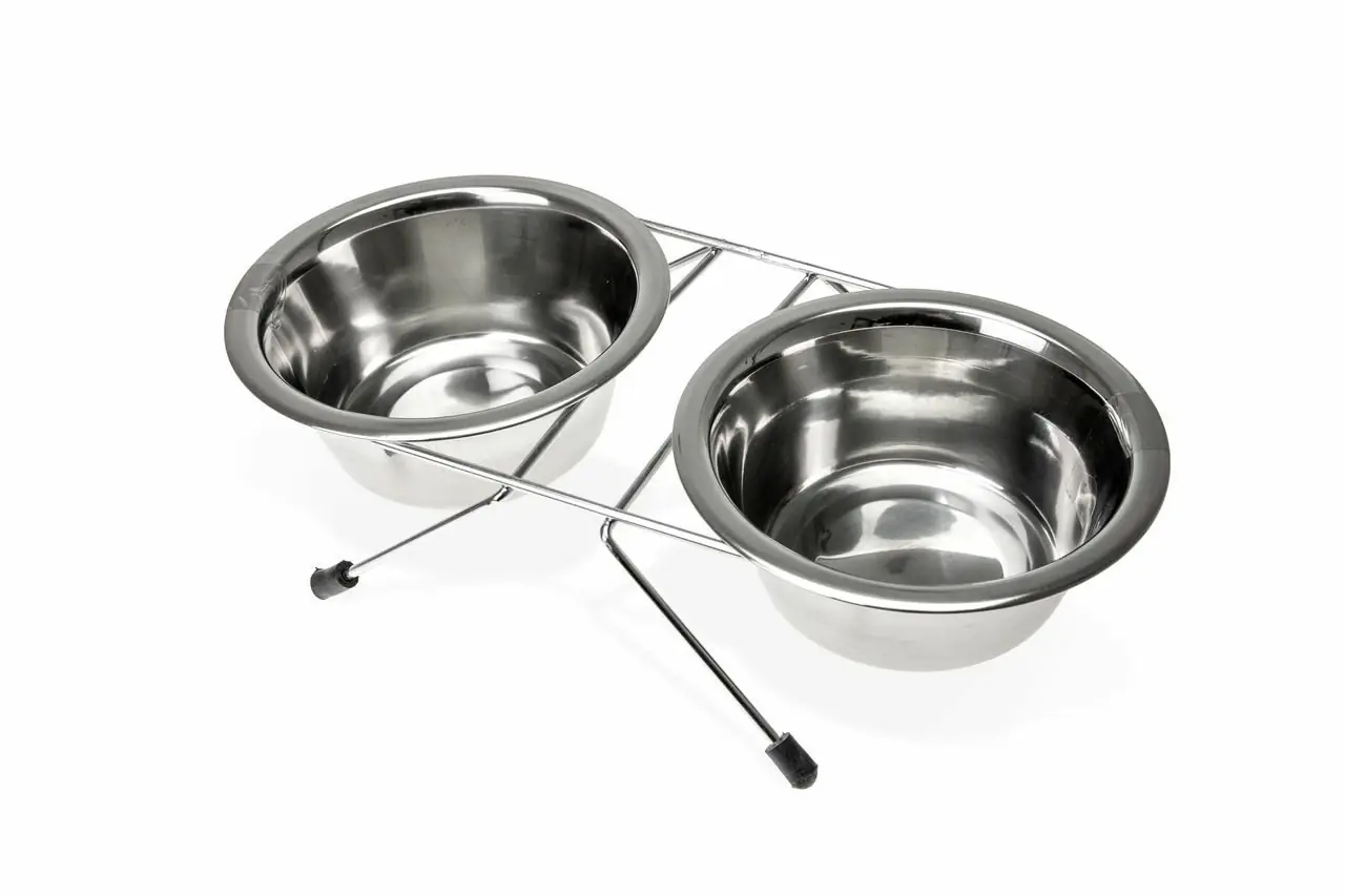 Hundenäpfe und -tabletts